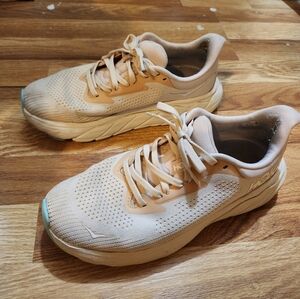 Hoka Women's  Pale Rose  Running Shoes Size 7